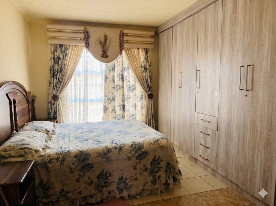2 Bedroom Property for Sale in Geelhoutpark North West